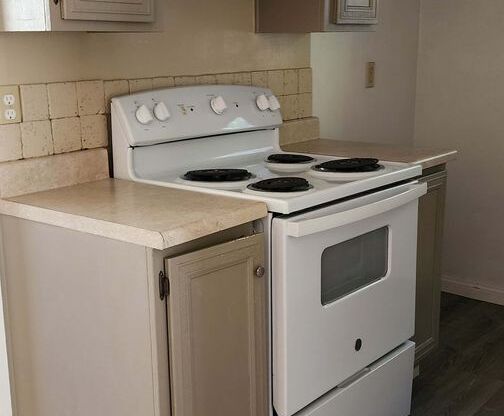 2 beds, 1 bath, $2,575