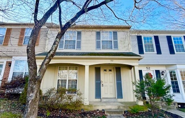 Spacious and bright 3BR/2.5BA townhouse with enclosed back patio