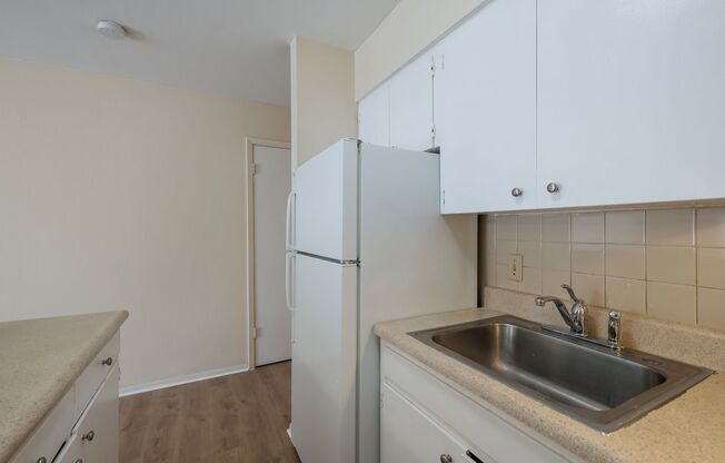 Studio, 1 bath, 445 sqft, $750, Unit 206