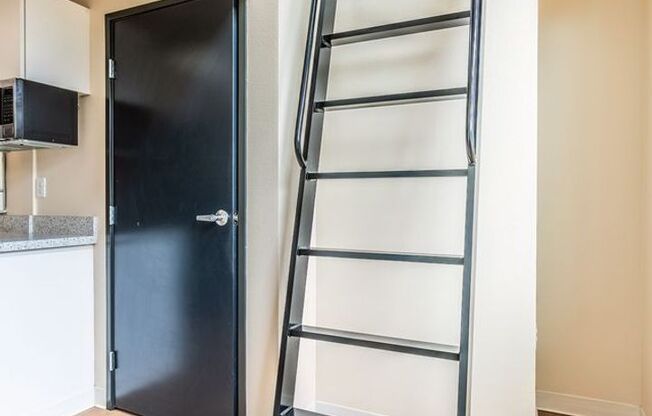 Studio, 1 bath, 220 sqft, $1,200, Unit A31
