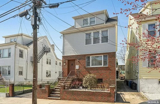 171 HIGHLAND AVE