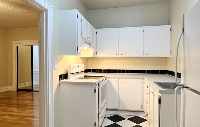 Studio, 1 bath, 525 sqft, $1,165, Unit 213