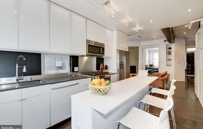 3br 2.5ba Victorian TH near Howard University in Ledroit Park
