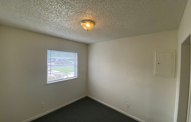 3 beds, 1 bath, 710 sqft, $795, Unit 426 Arter-Unit 03