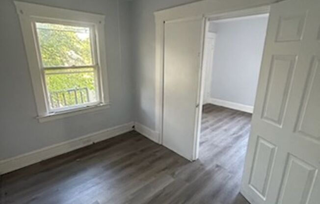 2 beds, 1 bath, $950, Unit Up