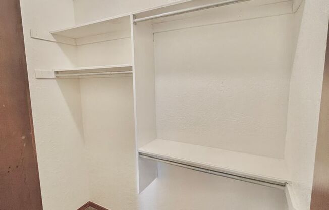 2 beds, 1 bath, 850 sqft, $825, Unit 11B