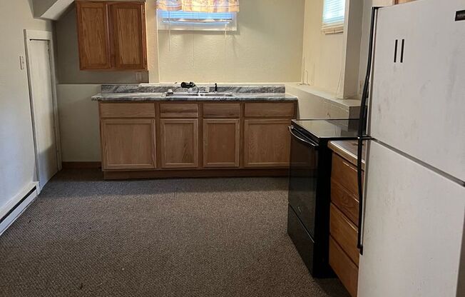 2 beds, 1 bath, $750, Unit 02