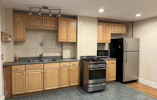 2 beds, 1 bath, 900 sqft, $2,250, Unit 1