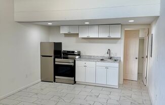Studio, 1 bath, 330 sqft, $835, Unit Unit 27