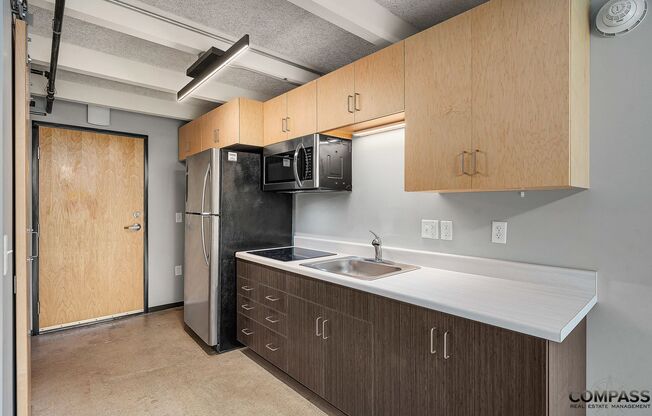 Studio, 1 bath, 330 sqft, $925, Unit 227