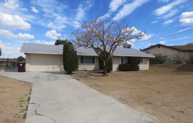 Sweet 3 bedroom home in heart of Joshua Tree!