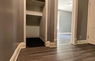 1 bed, 1 bath, 700 sqft, $900, Unit 5