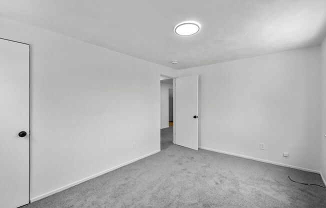 2 beds, 1 bath, 850 sqft, $949, Unit 10601 Lindberg Ave. A3- Apt. 3