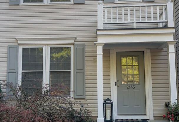 Upgraded 2BR Home in Alpharetta w/ New Appliances & Scenic Views
