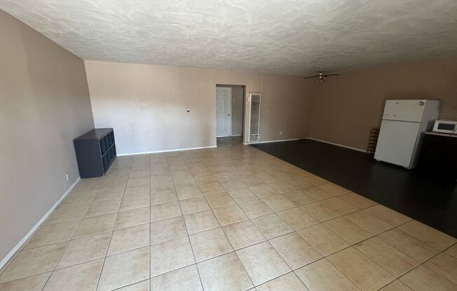 2 beds, 1 bath, 1,000 sqft, $1,100, Unit 61776 Desert Air Rd.