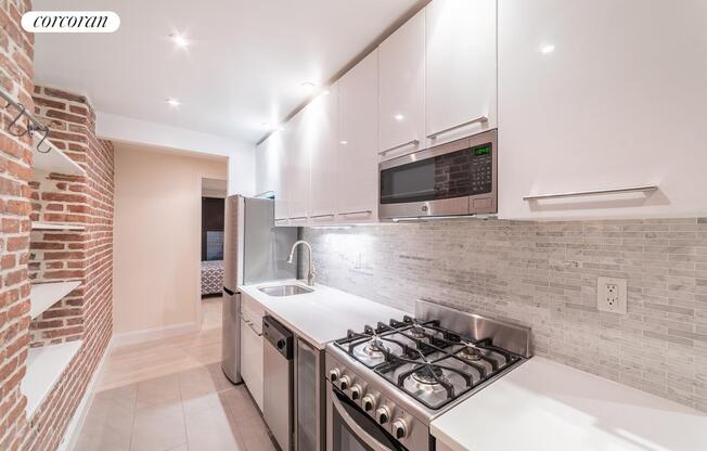 41 W 24 ST