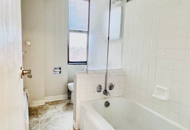 Studio, 1 bath, 320 sqft, $800, Unit # 318