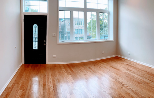 737 W 26 ST