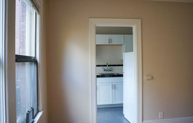 Delightful Vintage Studio with Large Walk-in Closet!