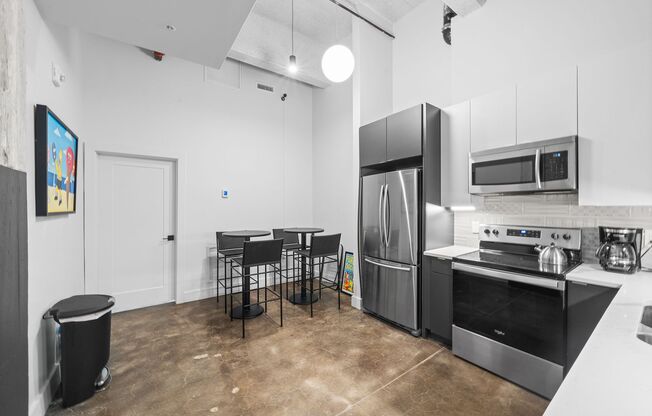 2 beds, 1 bath, 843 sqft, $2,640, Unit Commercial Suite 202-204