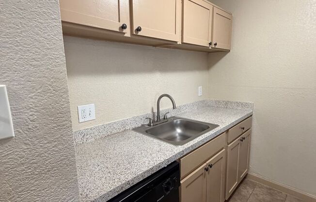 1 bed, 1 bath, 682 sqft, $905, Unit 413