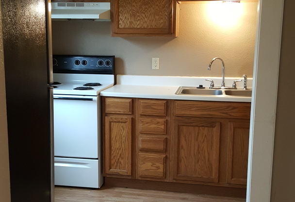 2 beds, 1 bath, $995