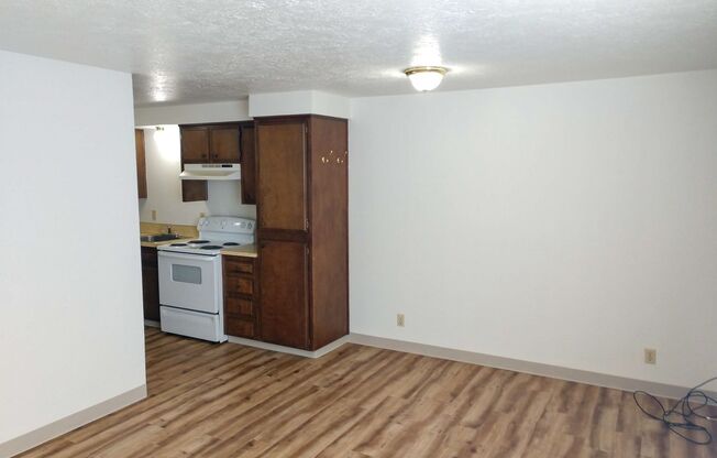 1 bed, 1 bath, $1,050, Unit Manor 3546