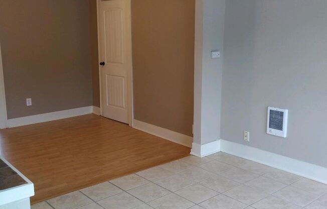 2 beds, 1 bath, 600 sqft, $1,075