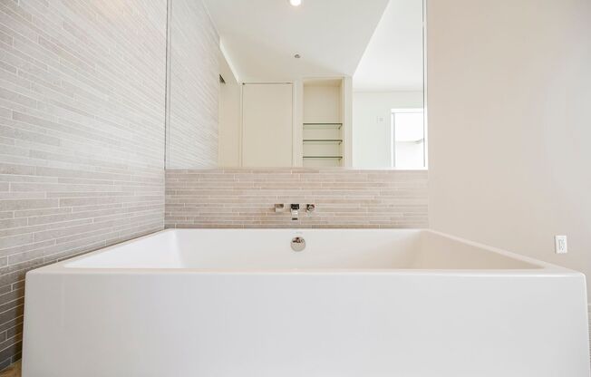 1 bed, 1 bath, $2,900, Unit #1104