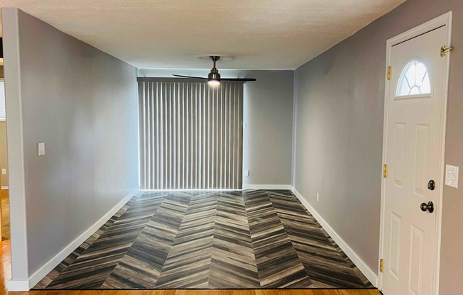 6127 N REGAL