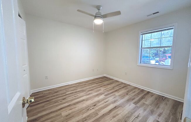 Newly updated 1 bedroom/1 bath condo in River Oaks