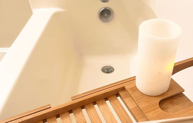 1 bed, 1 bath, 650 sqft, $1,295, Unit 013