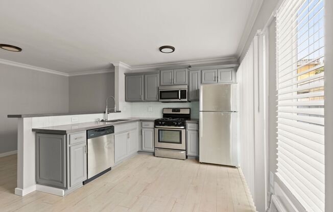 (Anna:B) 11133 Cumpston Street