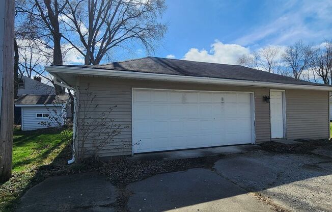 Updated Three Bedroom Single Family Home in Hendricks County - Middle Township
