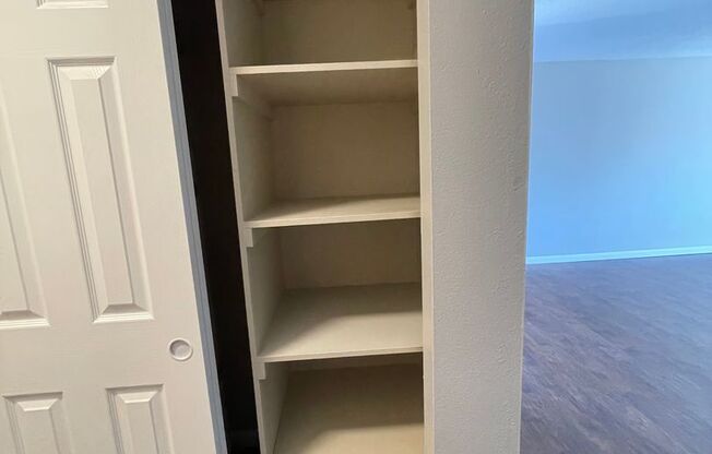 2 beds, 1 bath, 945 sqft, $1,500, Unit 090