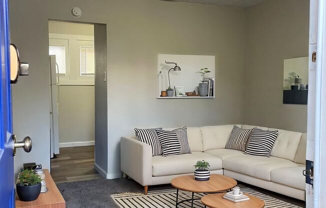 818 N Corona St.