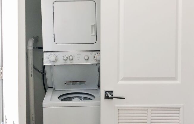 1 bed, 1 bath, 673 sqft, $2,050, Unit 3915-GS