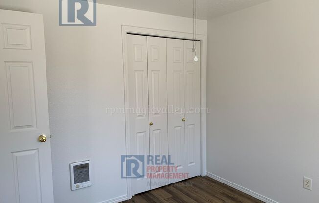 2 beds, 1 bath, 576 sqft, $1,200, Unit 226 Carney St.