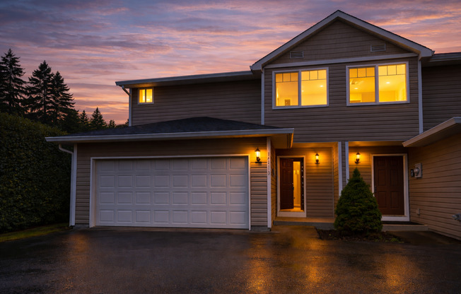 Spacious 3 bedroom Walnut Grove Town House for Lease - 10513 NE 63rd St