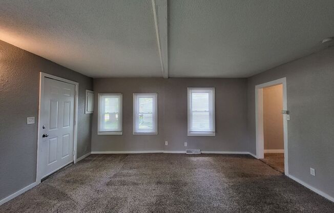 1 Bedroom home with garage!