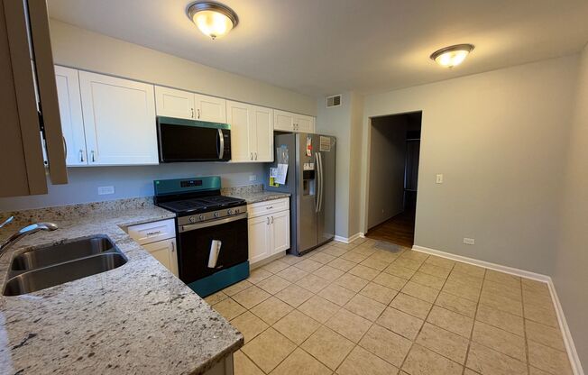 493 Leslie Ct #102