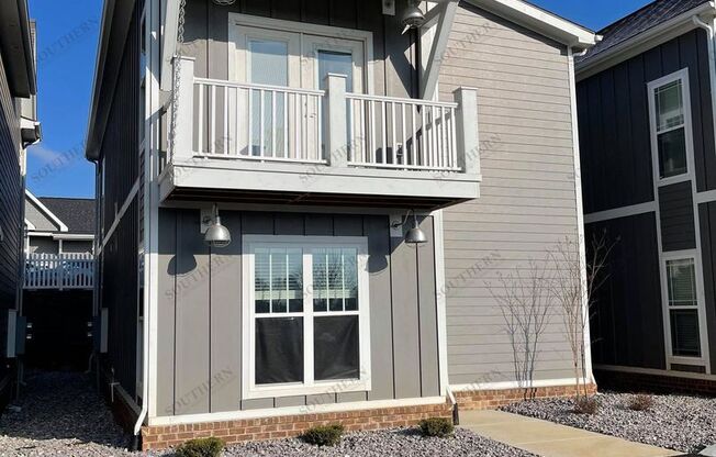2 beds, 2 baths, 1,000 sqft, $1,300, Unit Suite 50