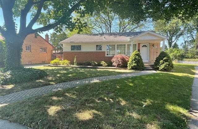 3 Waynewood Court