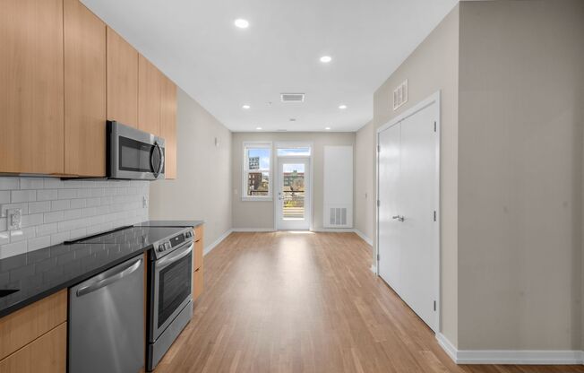 1 bed, 1 bath, 614 sqft, $2,120, Unit 423