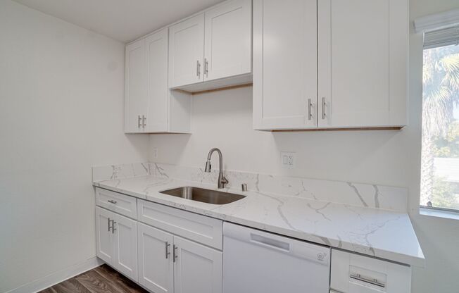 2 beds, 1 bath, 900 sqft, $2,195, Unit 8324-31