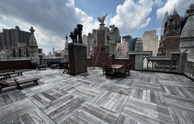 25 TUDOR CITY PL
