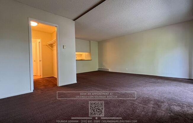 Large Studio with Walk-in Closet in very desirable Park Webster Gated Community!