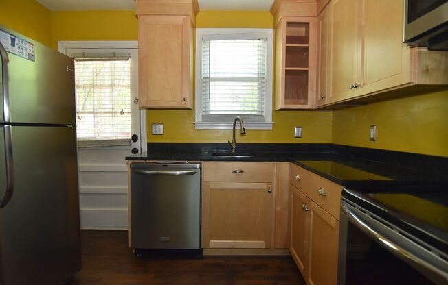 2 beds, 1 bath, $1,600