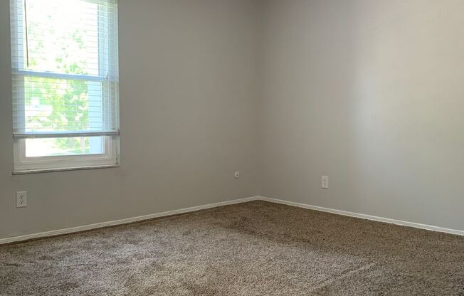 2 beds, 1 bath, 900 sqft, $1,095, Unit 3701 #3