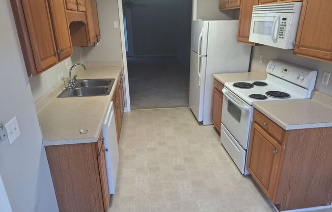 3 beds, 2 baths, $1,650